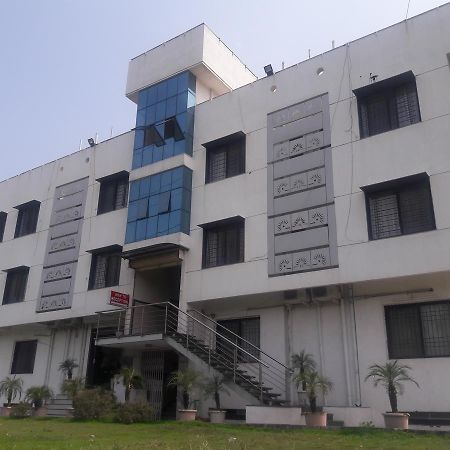 Hotel Naivedya Aurangabad  Buitenkant foto