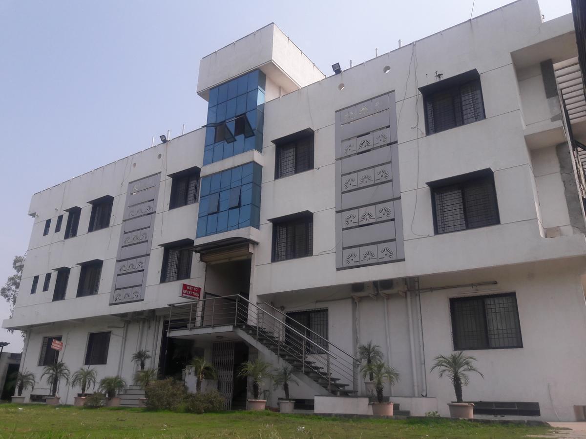 Hotel Naivedya Aurangabad  Buitenkant foto