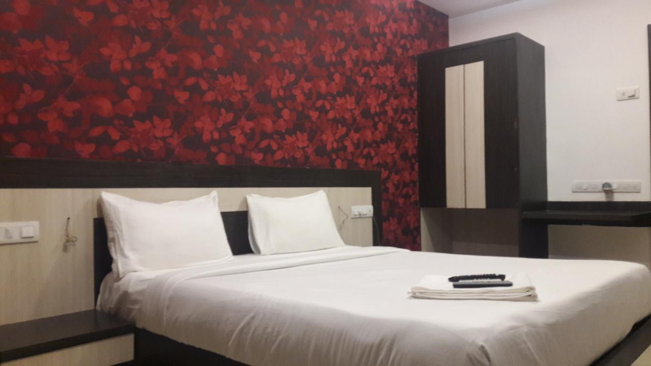 Hotel Naivedya Aurangabad  Buitenkant foto