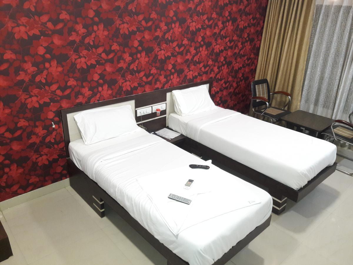 Hotel Naivedya Aurangabad  Buitenkant foto