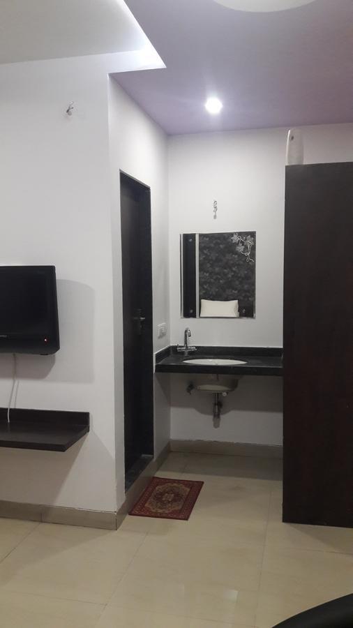 Hotel Naivedya Aurangabad  Buitenkant foto