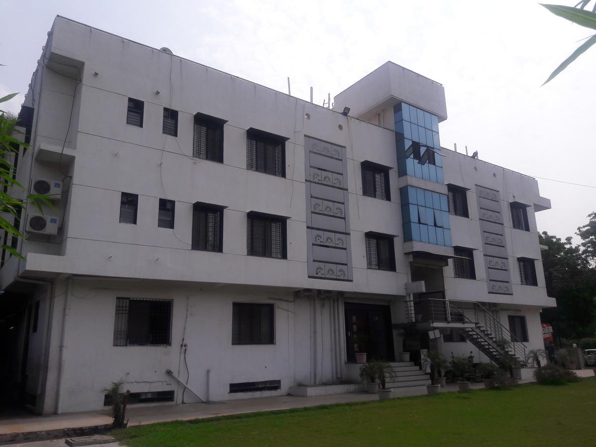 Hotel Naivedya Aurangabad  Buitenkant foto